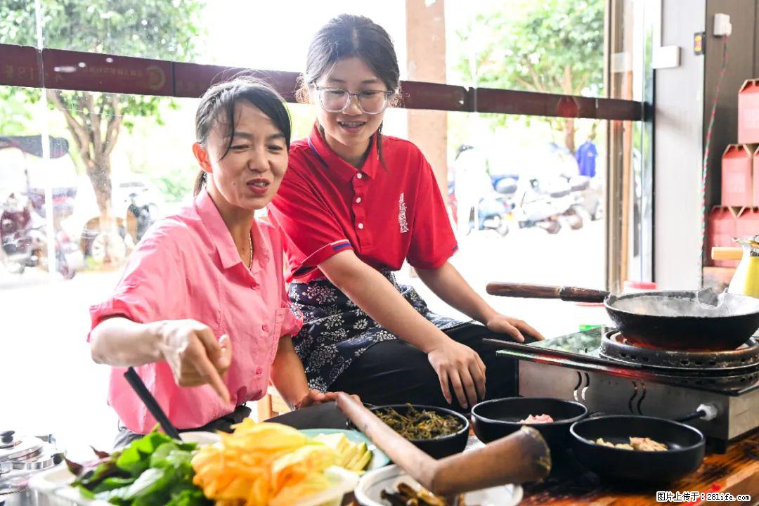 全网追的“扁担女孩”，找了一份暑假工，时薪12元 - 阿拉尔生活资讯 - 阿拉尔28生活网 ale.28life.com